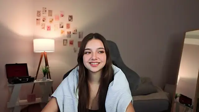 Snapshot of Vexorine chatting on December 14, 2025, 7:18 pm Vexorine online show from December 14, 2025, 7:18 pm