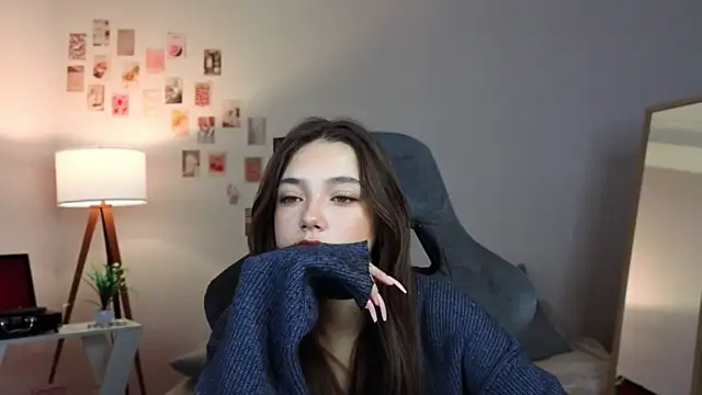 Snapshot of Vexorine chatting on December 18, 2025, 8:26 pm Vexorine online show from December 18, 2025, 8:26 pm