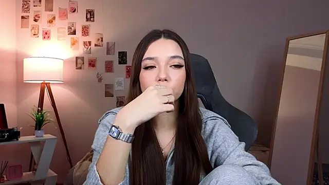 Snapshot of Vexorine chatting on February 6, 2026, 7:28 pm Vexorine online show from February 6, 2026, 7:28 pm