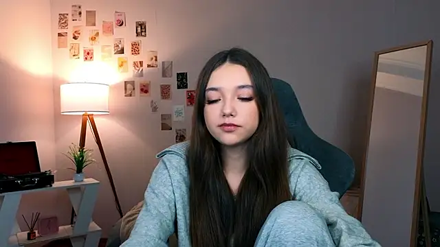 Snapshot of Vexorine chatting on February 15, 2026, 7:32 pm Vexorine online show from February 15, 2026, 7:32 pm