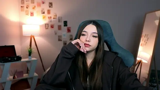 Snapshot of Vexorine chatting on February 20, 2026, 7:47 pm Vexorine online show from February 20, 2026, 7:47 pm