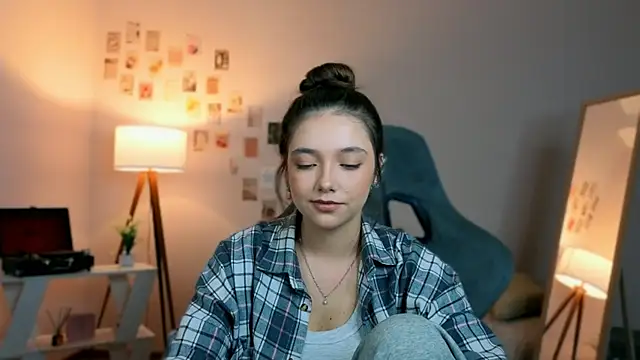 Vexorine online show from April 21, 2026, 7:39 pm