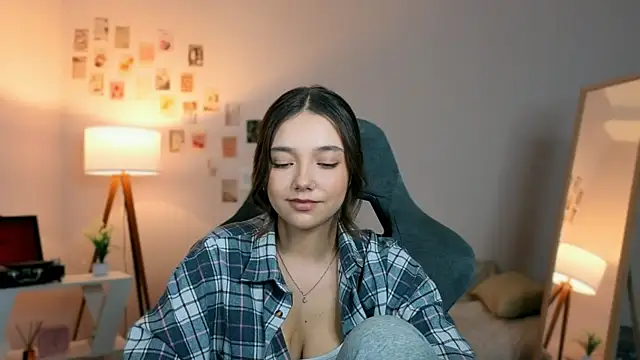 Vexorine online show from April 22, 2026, 7:37 pm