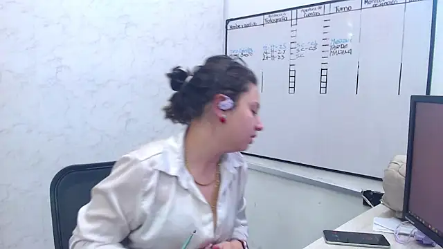 Alice Sinclair  online show from November 24, 2025, 12:38 pm