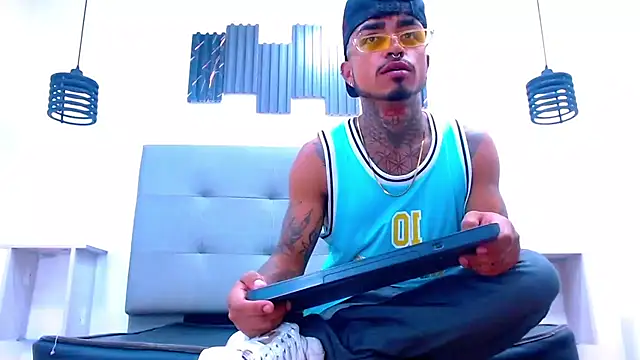 Hot Latino x online show from January 8, 2026, 12:18 pm