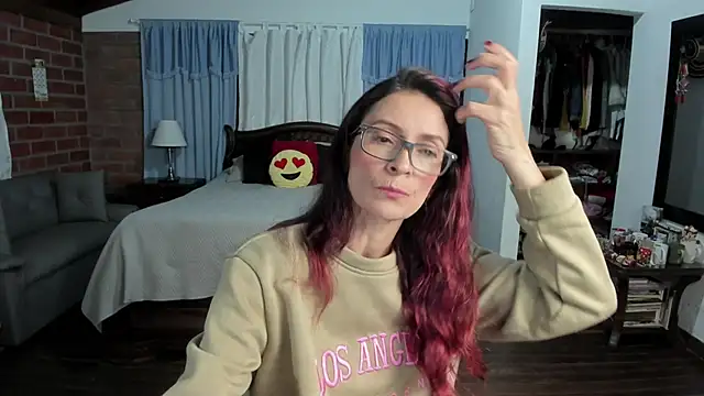 Charlotte-Willson online show from November 26, 2025, 1:06 am