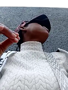 Sweethoneypot25 online show from April 22, 2026, 10:39 am