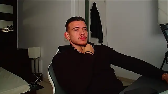 ElijahThorne online show from November 25, 2025, 5:51 am