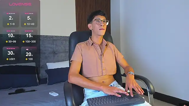 alan bless18 online show from November 22, 2025, 8:41 pm