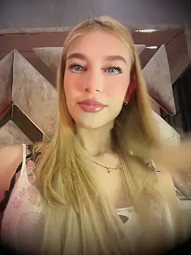 valeryfox   online show from April 21, 2026, 1:29 am