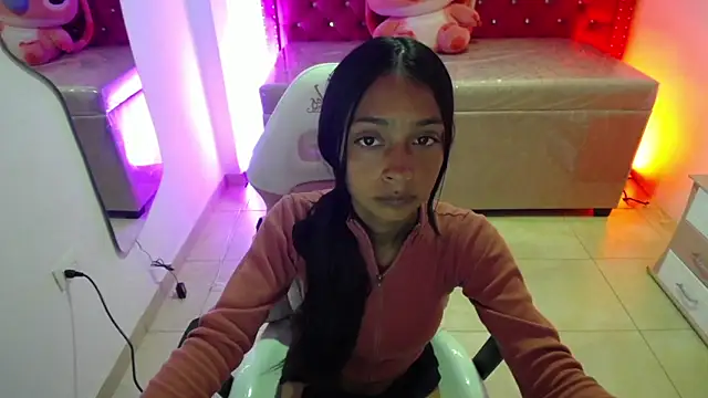 Aylanny m online show from December 2, 2025, 2:56 pm