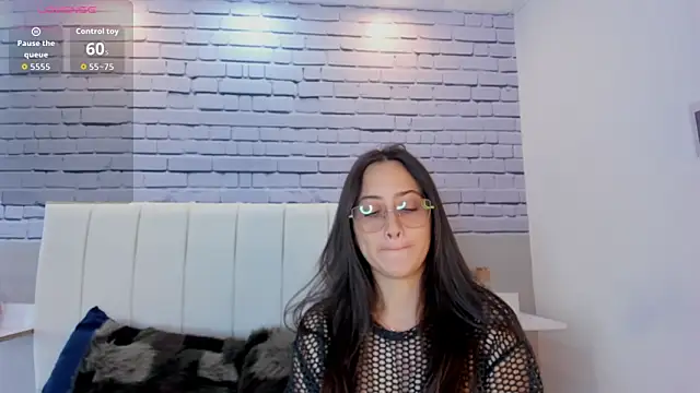 SophieeMoore online show from February 4, 2026, 1:39 pm