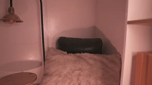 Mackenzie Lia online show from December 15, 2025, 8:02 pm