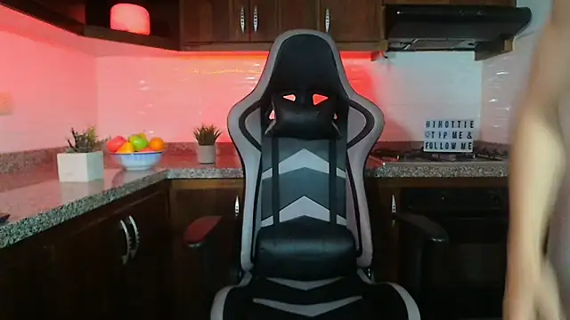 eren jeager online show from December 5, 2025, 2:31 am