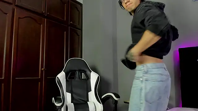 eren jeager online show from April 22, 2026, 1:52 am