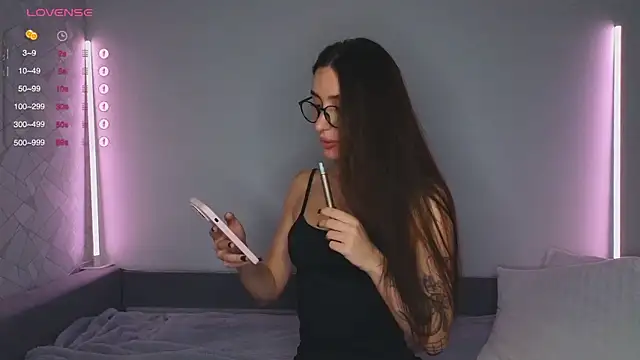 KikkyMi online show from November 24, 2025, 8:19 pm