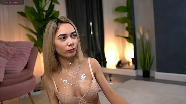 Snapshot of AishleyBee chatting on January 10, 2026, 11:56 am AishleyBee online show from January 10, 2026, 11:56 am