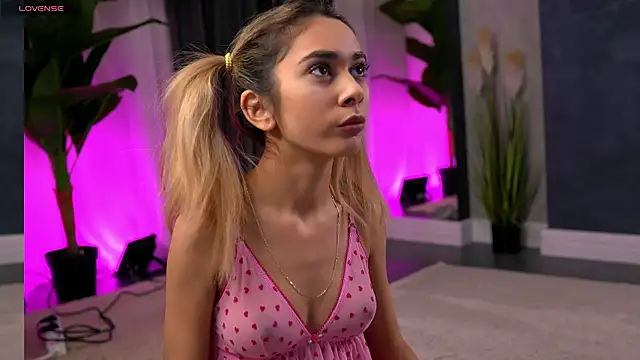 Snapshot of AishleyBee chatting on February 14, 2026, 12:13 pm AishleyBee online show from February 14, 2026, 12:13 pm