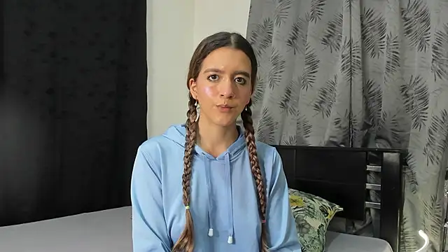 Violeta Gracee online show from March 29, 2026, 2:22 am