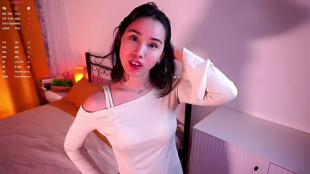 StaciaBratz online show from November 24, 2025, 7:02 pm