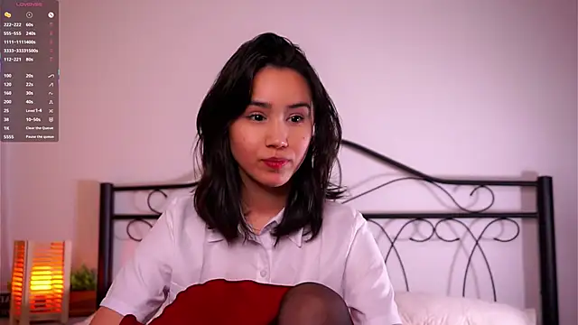 StaciaBratz online show from December 4, 2025, 7:11 pm