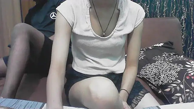 hello baby01 online show from April 16, 2026, 5:03 pm