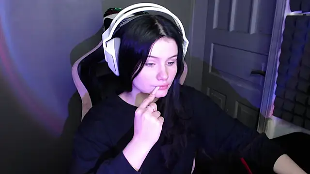 Snapshot of Moon_raven chatting on January 18, 2026, 9:51 pm Moon raven online show from January 18, 2026, 9:51 pm