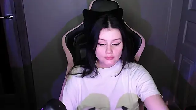 Snapshot of Moon_raven chatting on February 16, 2026, 11:01 pm Moon raven online show from February 16, 2026, 11:01 pm