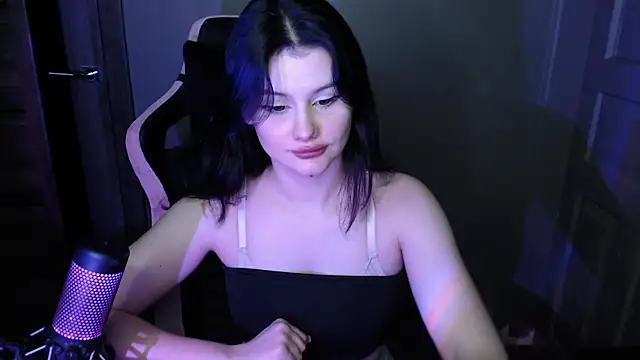 Snapshot of Moon_raven chatting on February 23, 2026, 7:33 pm Moon raven online show from February 23, 2026, 7:33 pm