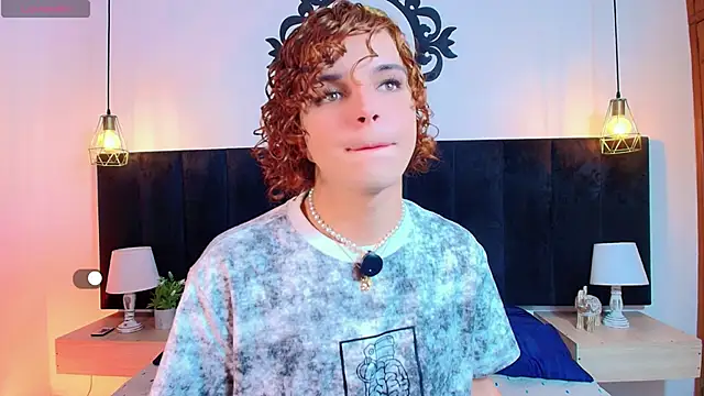 Skyee angel online show from April 19, 2026, 1:21 pm