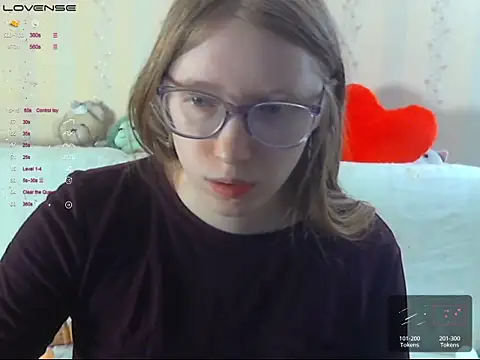 Snapshot of LustfulSarah chatting on May 17, 2026, 7:32 pm LustfulSarah online show from May 17, 2026, 7:32 pm