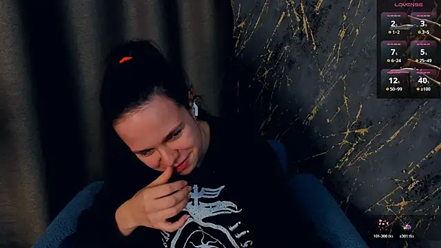 LeotaGlaza online show from November 22, 2025, 3:11 pm