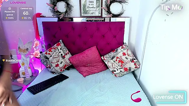 Snapshot of Samantha__F_W chatting on July 18, 2026, 6:45 pm Samantha F W online show from July 18, 2026, 6:45 pm