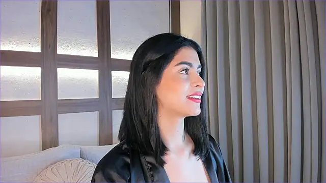 SarhaVega online show from November 28, 2025, 1:25 pm