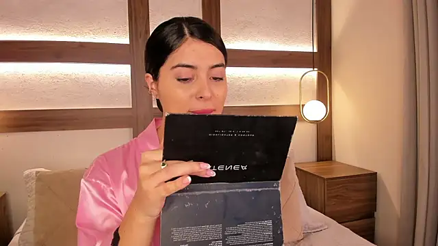 SarhaVega online show from April 12, 2026, 1:16 pm