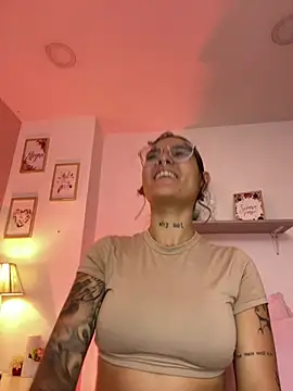 LauraRaider online show from April 19, 2026, 8:22 pm