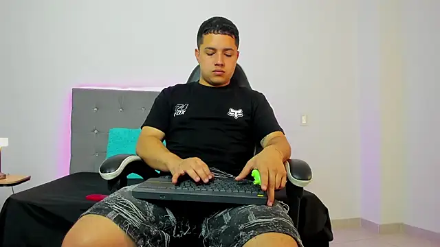 bry hill online show from December 3, 2025, 1:20 pm