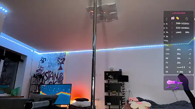 EIeniVanwart online show from April 19, 2026, 5:23 pm