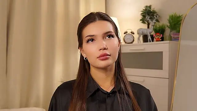 MiriamFeavel online show from November 23, 2025, 12:38 pm