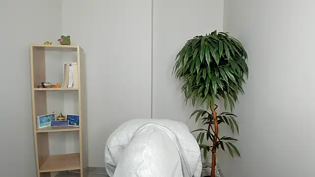 TaunyaKilmartin online show from November 25, 2025, 4:56 am