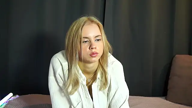 FelishaLaskin online show from December 5, 2025, 8:45 am