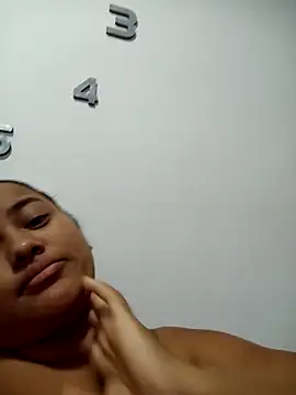 Luna-Morales online show from December 5, 2025, 5:38 am