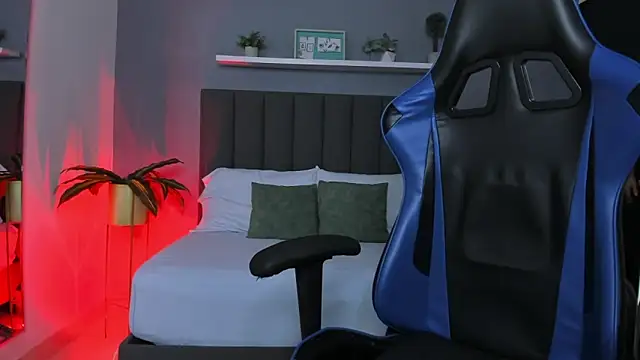 lindaa natashaa  online show from December 2, 2025, 2:17 am