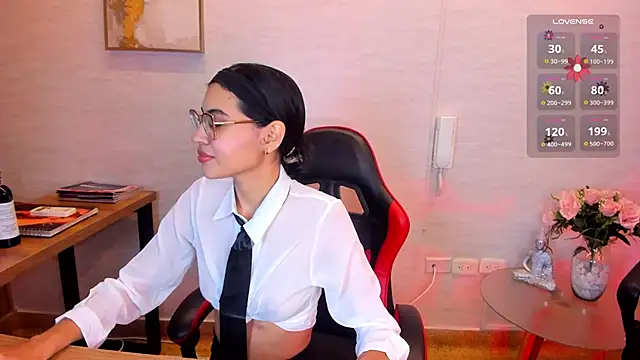 Snapshot of VanessaBoch chatting on May 17, 2026, 7:54 pm VanessaBoch online show from May 17, 2026, 7:54 pm