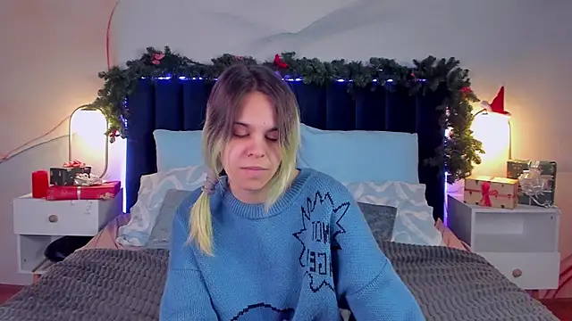 LiraBelle online show from December 15, 2025, 3:22 am