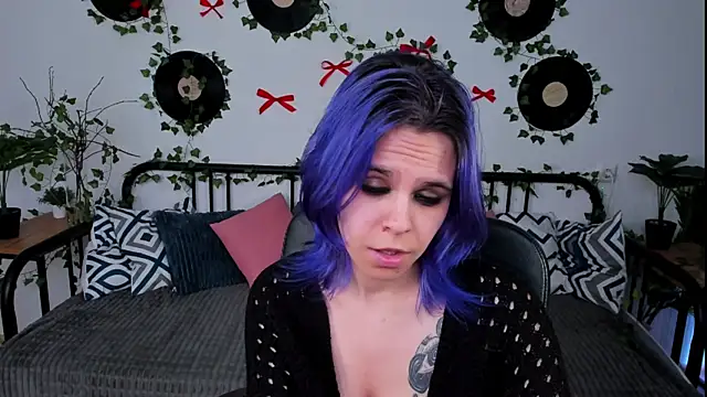 LiraBelle online show from April 20, 2026, 3:26 pm