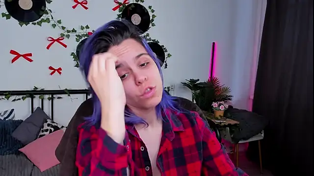 LiraBelle online show from April 23, 2026, 3:08 am