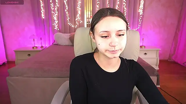 TinyNatalie online show from April 9, 2026, 1:16 pm