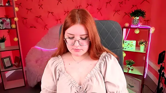 StaceyJensen online show from December 2, 2025, 9:25 am