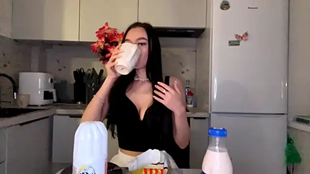 KristaLarmon online show from November 29, 2025, 5:05 pm